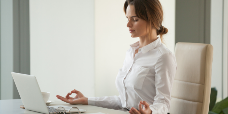 How To Effectively Destress at Your Desk Using This 20-minute Routine